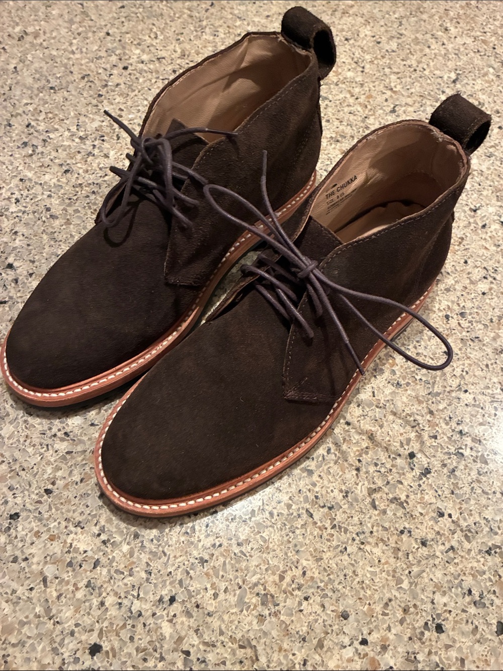 Men's 8 Taylor Stitch (The Chukka) Dark Brown Suede Chukka Boots - Lace-Up. NWOT